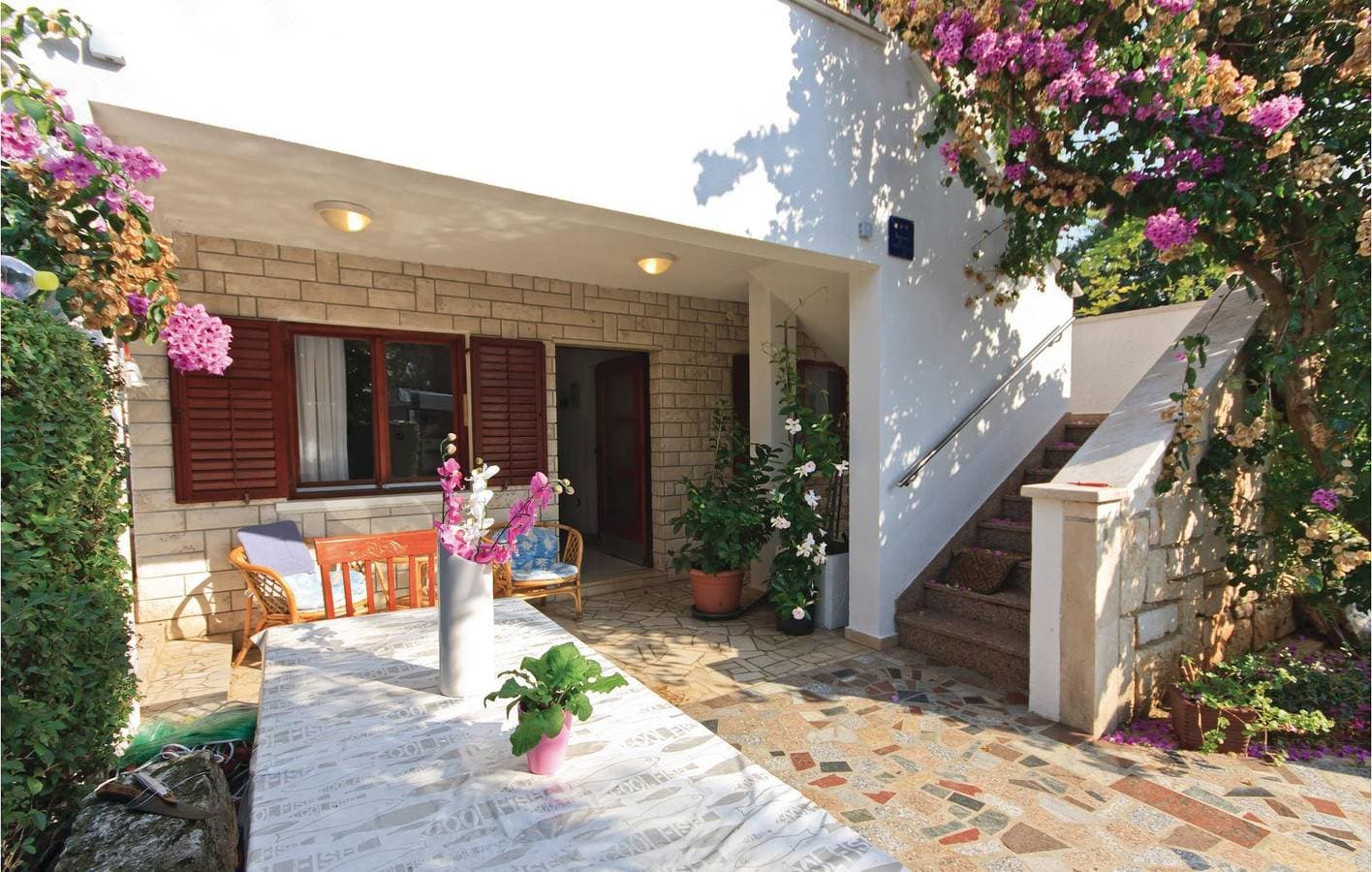 Foto 6 von 24: Gemütliche Ferienwohnung mit Terrasse, WLAN, Parkplatz, 1 km vom Strand Bijela entfernt