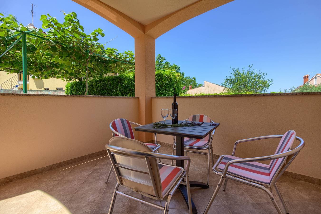 Foto 9 von 57: Villa für 13 Personen mit Pool