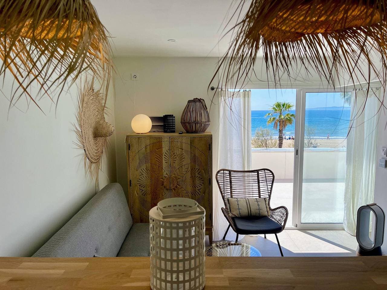 Foto 9 von 36: ¡Encantador apartamento en alquiler en Roses, Costa Brava! A 0 metros de la playa. Disfruta de la piscina comunitaria y las vistas al mar.