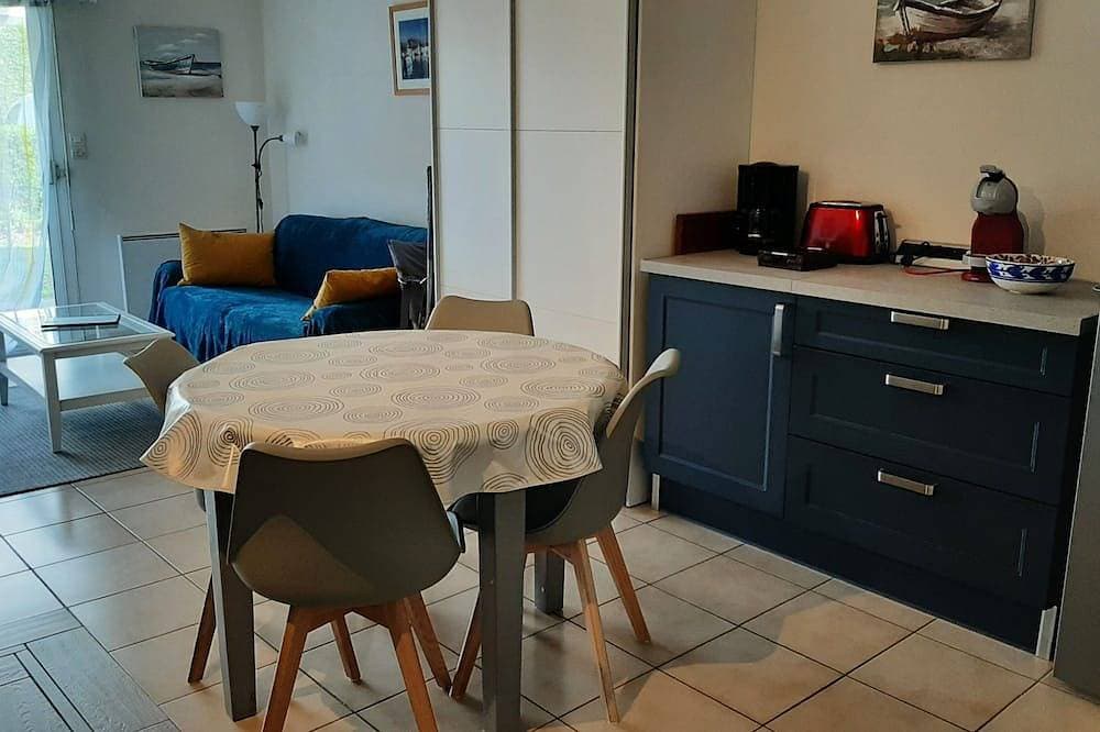 Foto 6 von 13: Large 2-room apartment with small garden, private parking, shops on foot, 1 km from the gulf