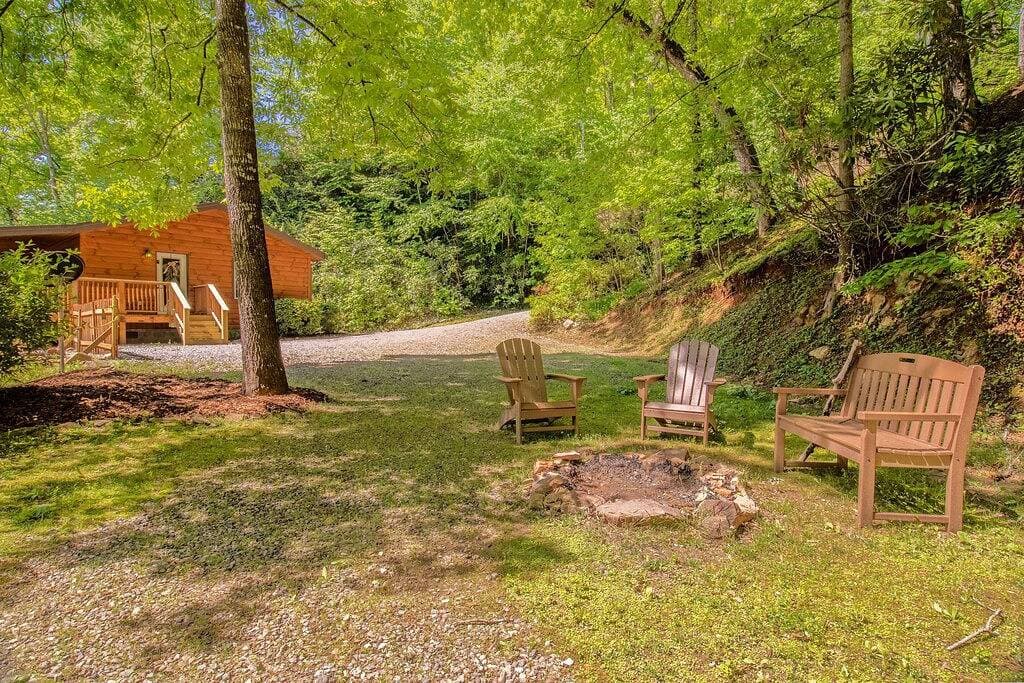 Foto 2 von 47: Cabin with River View located between Cherokee & Bryson City, 5 miles to casino!