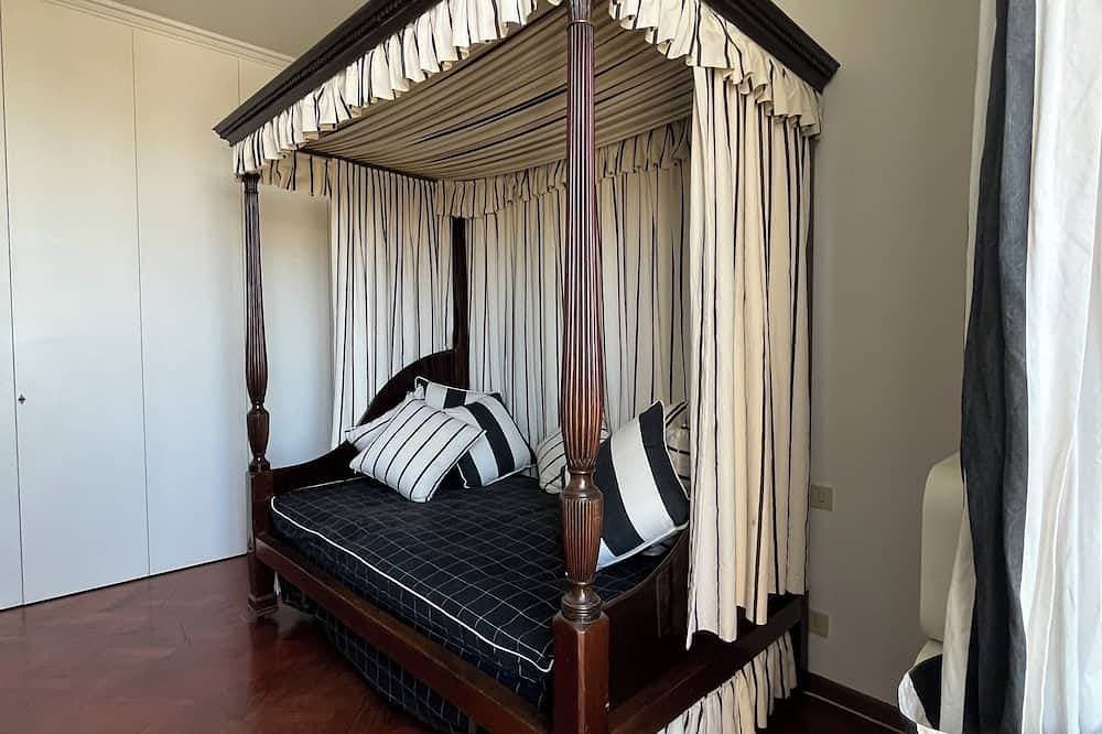 Foto 6 von 26: Artemare room rentals located right in front of the promenade and the sea.