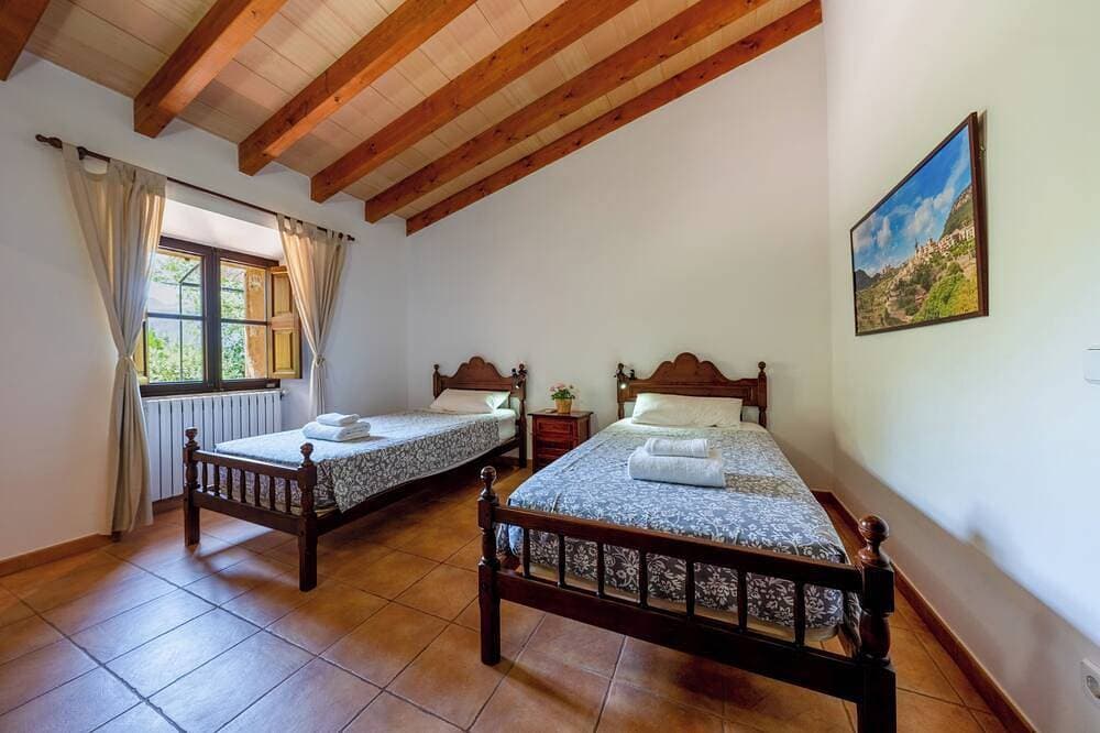Foto 4 von 22: A perfect place to enjoy tranquilty and a stunning panoramic view of Sóller.