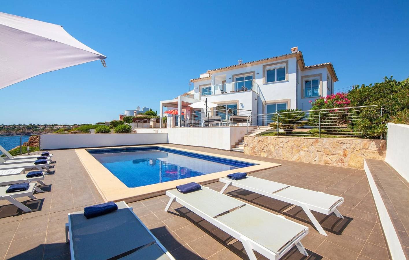Foto 4 von 57: Apartment mit Meerblick, Pool und Küche in der Nähe des Strandes Cala Pi