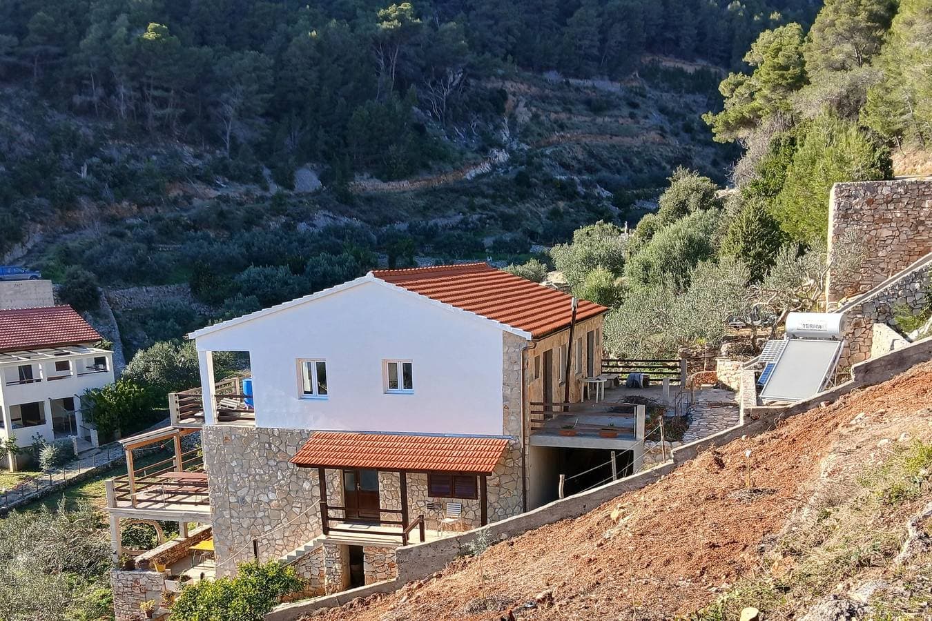 Foto 5 von 39: 2-Zimmer-Ferienwohnung mit Terrasse und Meerblick Bucht Torac, Hvar A-24462-a