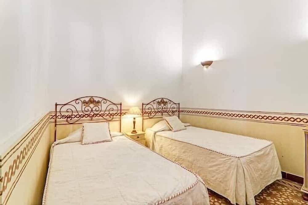 Foto 6 von 30: Villa Faustine, huge lawn, sea view, kid play area