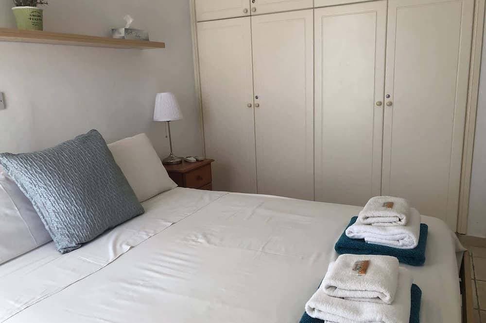 Foto 3 von 26: Limnaria Villas - Comfy 2Br, 2 bath Ground Floor Apart. Pvt Garden
