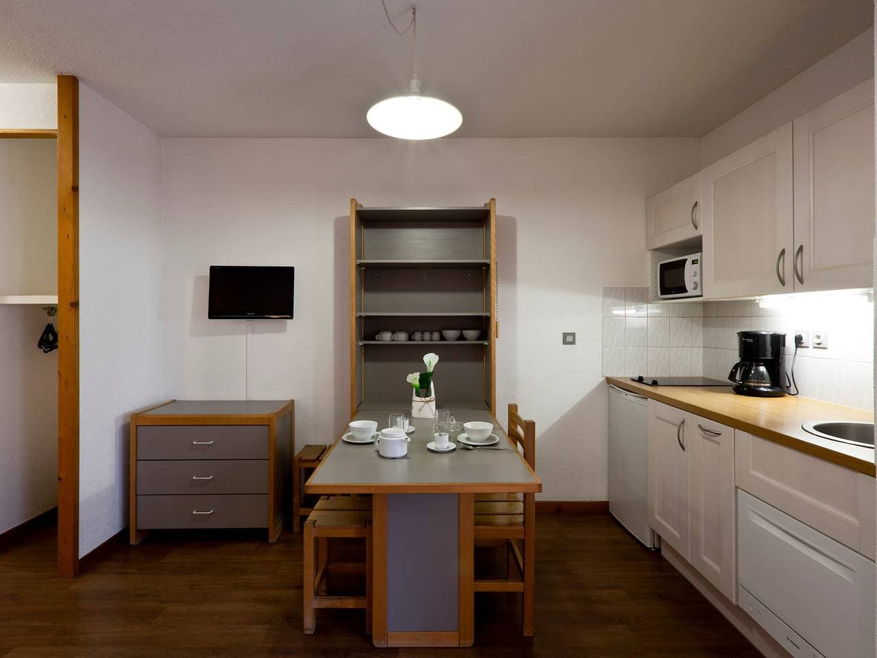 Foto 10 von 21: Gemütliches Studio für 2 mit Balkon und WiFi in Brides-les-Bains