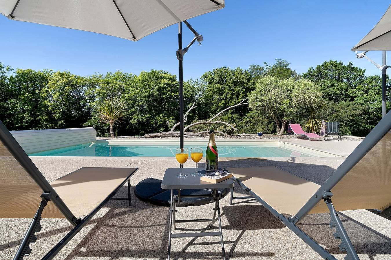 Foto 11 von 36: Zimmer Pinson – Anwesen mit Pool