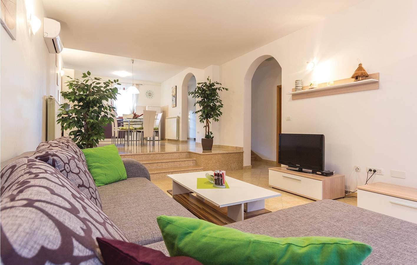 Foto 2 von 28: Gemütliche 2-Zimmer-Wohnung mit Terrasse, in der Nähe des Strandes Havajka