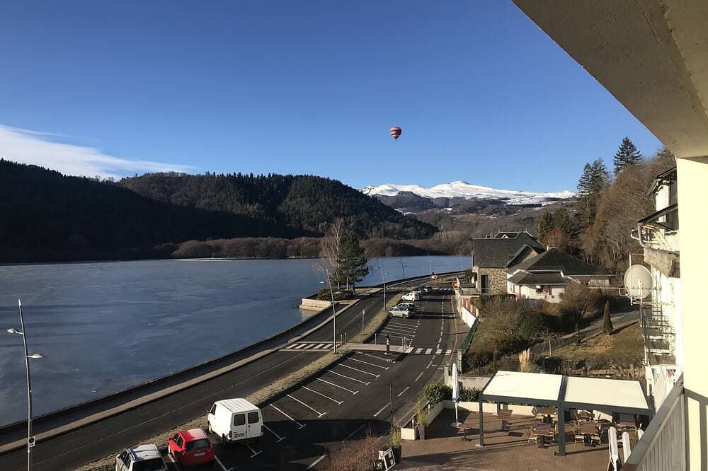Luxury apartment with terrace on the shores of Lake Chambon overlooking Sancy 1