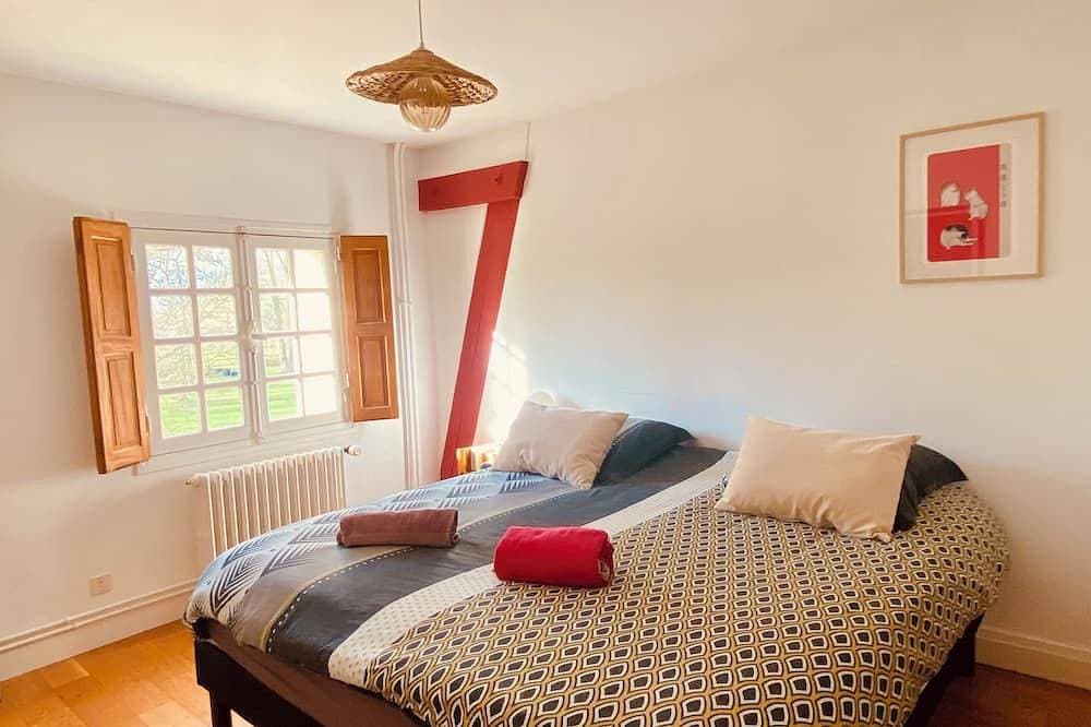 Foto 3 von 30: Domaine La Balanderie, sleeps up to 20 ( Terrace, large park, beach 1.5km away )