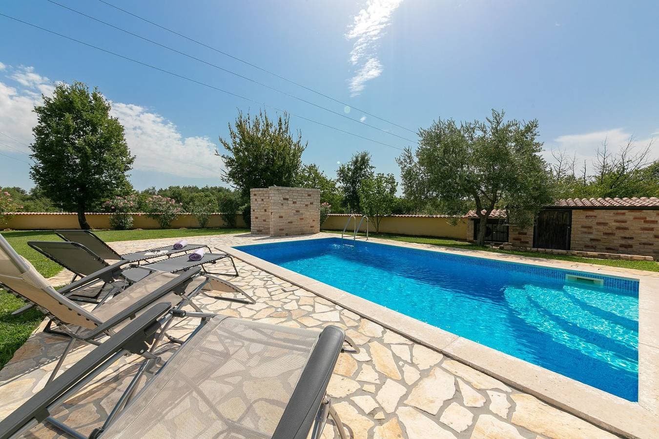 Foto 2 von 40: Mediterrane Villa mit privatem Salzwasserpool, Babybett, Whirlpool, Tischtennis, Spielplatz