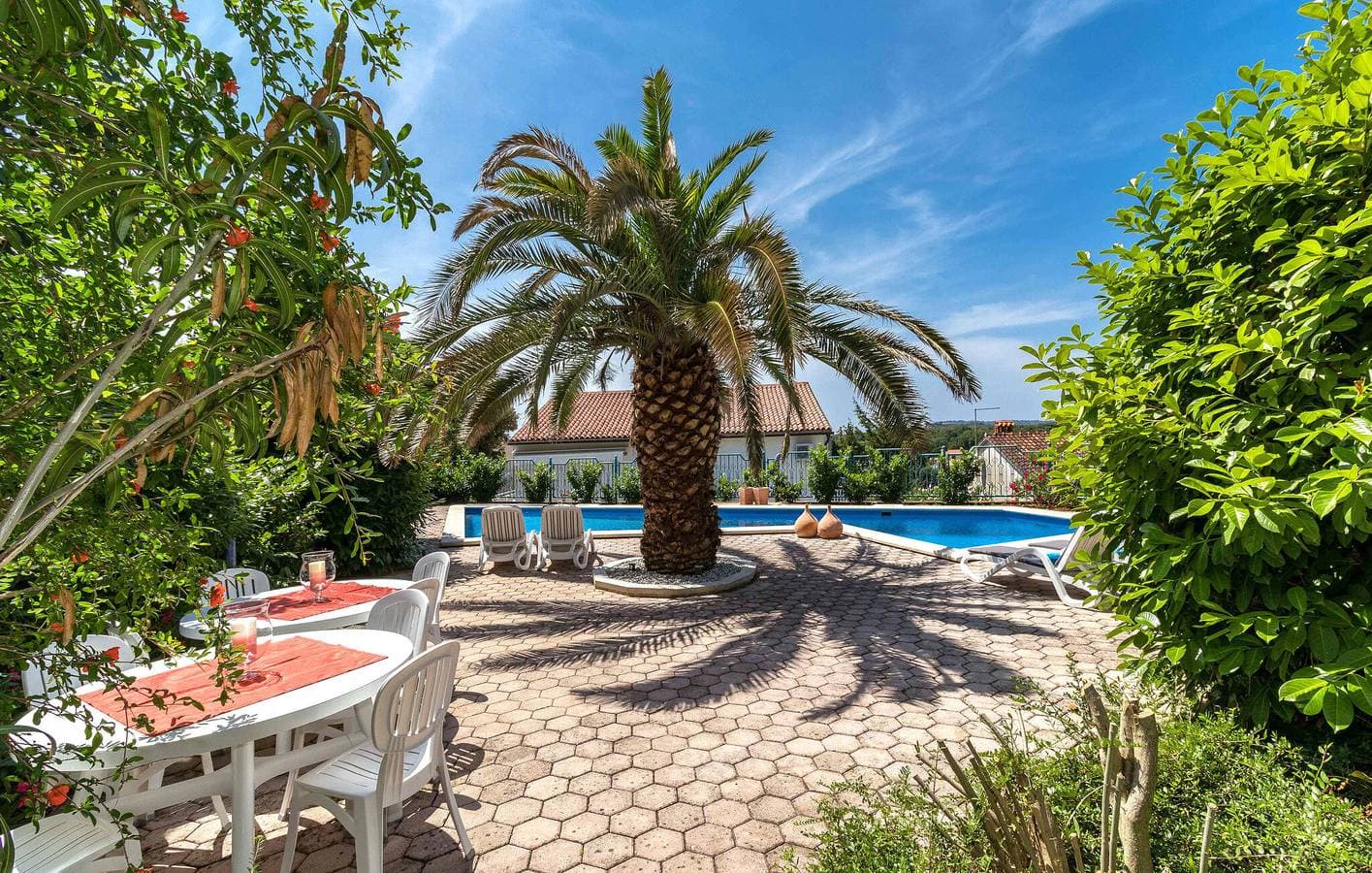 Foto 10 von 35: Gemütliche Ferienwohnung mit Pool, Terrasse und 1,5 km entferntem Strandzugang