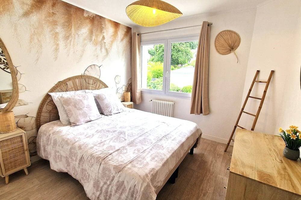 Wohnung mit 2 Schlafzimmern, Strand zu Fuß erreichbar mit Parkplatz und Balkon. 1