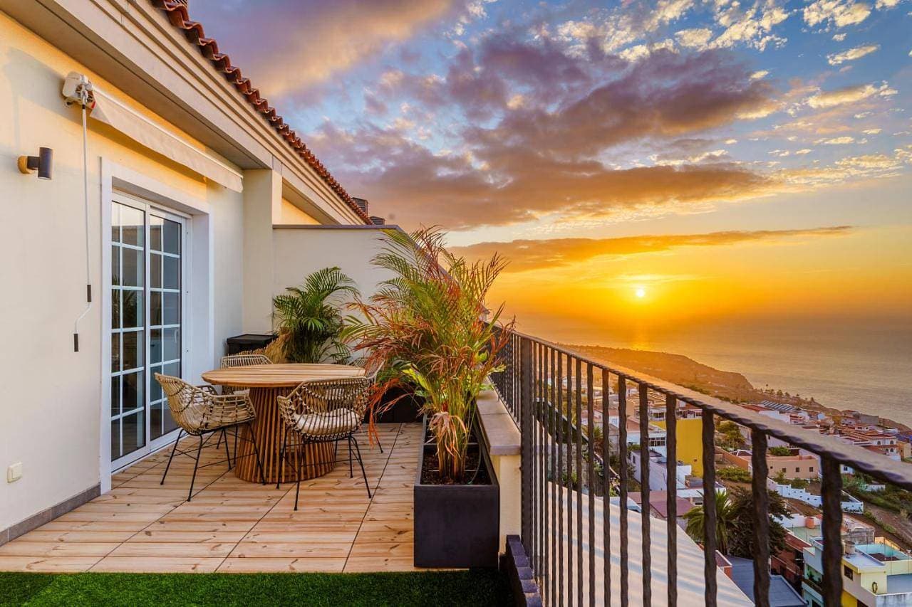 Victoria Dreamhouse - 2BR Seaviews Terrace 1