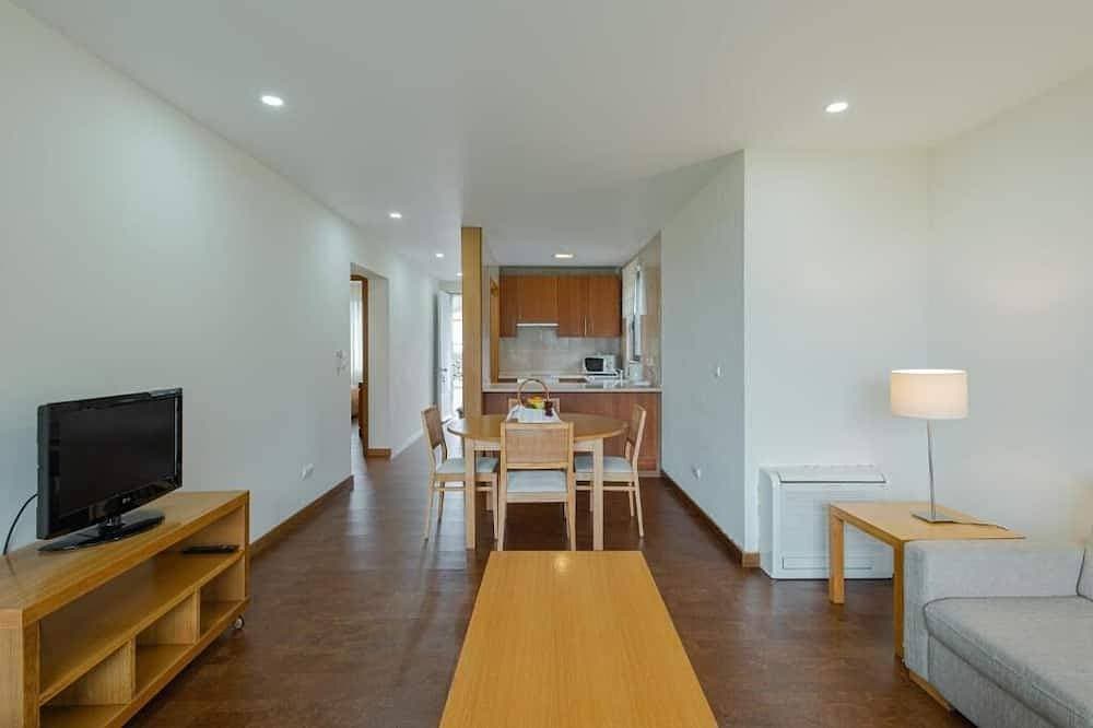 Foto 10 von 30: Relaxing Island Getaway in Santa Cruz w/ Ocean Views, Outdoor Pool & Gym Access
