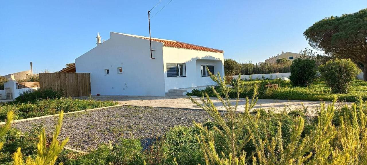 Foto 13 von 23: Three-Bedroom House