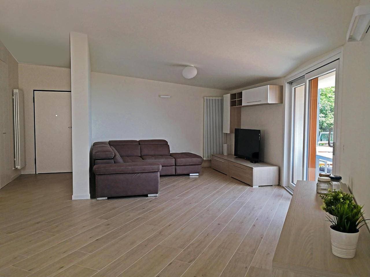 Foto 10 von 42: Three-Bedroom Apartment