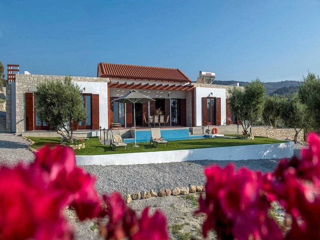 Villa in Kyrianna mit Schwimmbecken 1