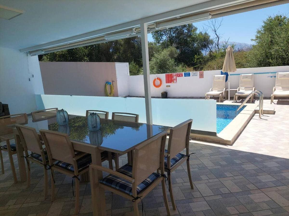 Foto 3 von 29: Villa with Private Pool