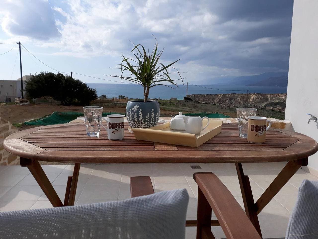 Foto 8 von 32: Weiter Blick auf Landschaft und Meer, Pool, 4 Pers. | Ferienhaus Triopetra, Kreta