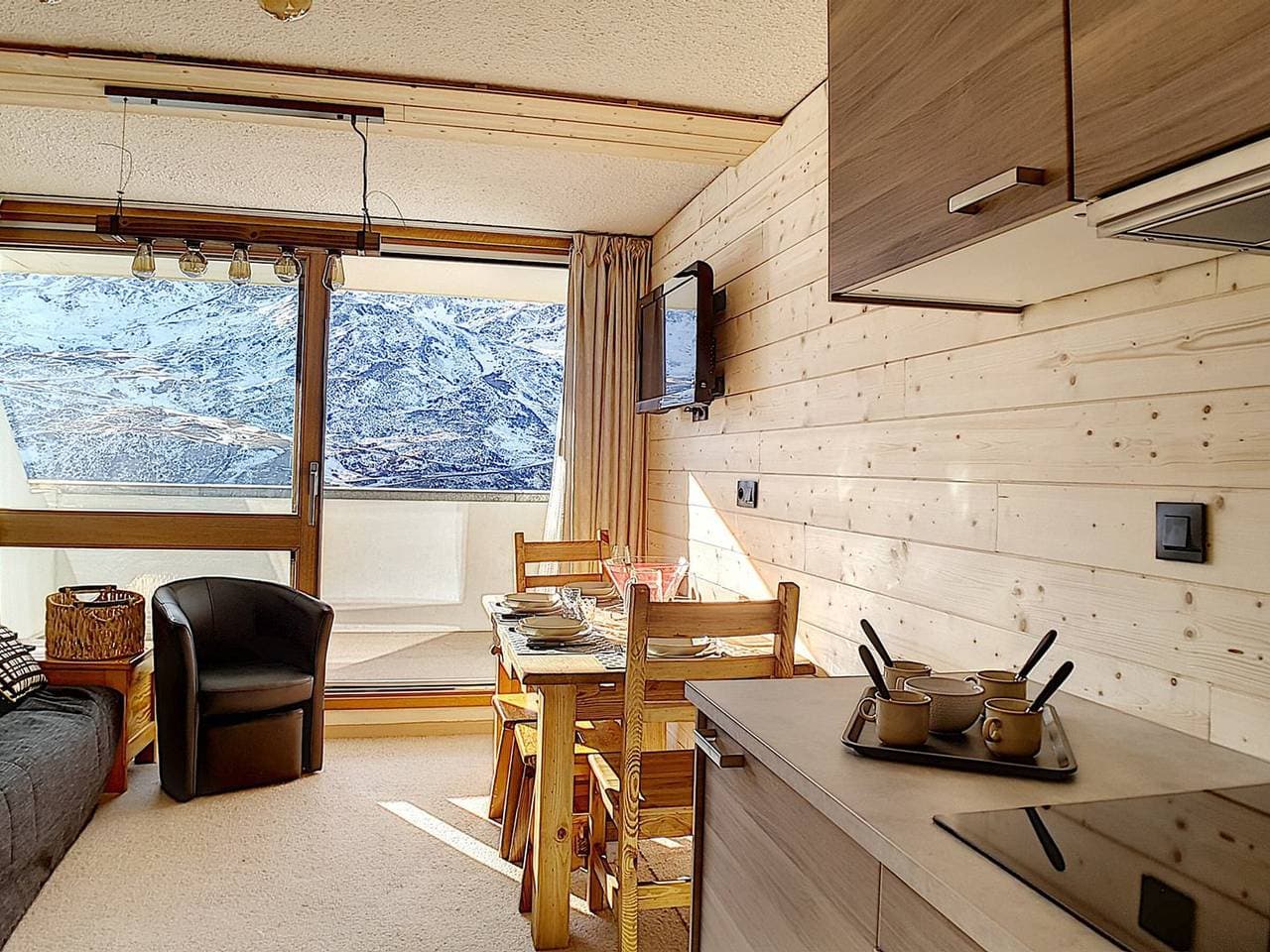 Foto 4 von 22: Renoviertes Studio am Pistenrand mit Balkon und Wifi