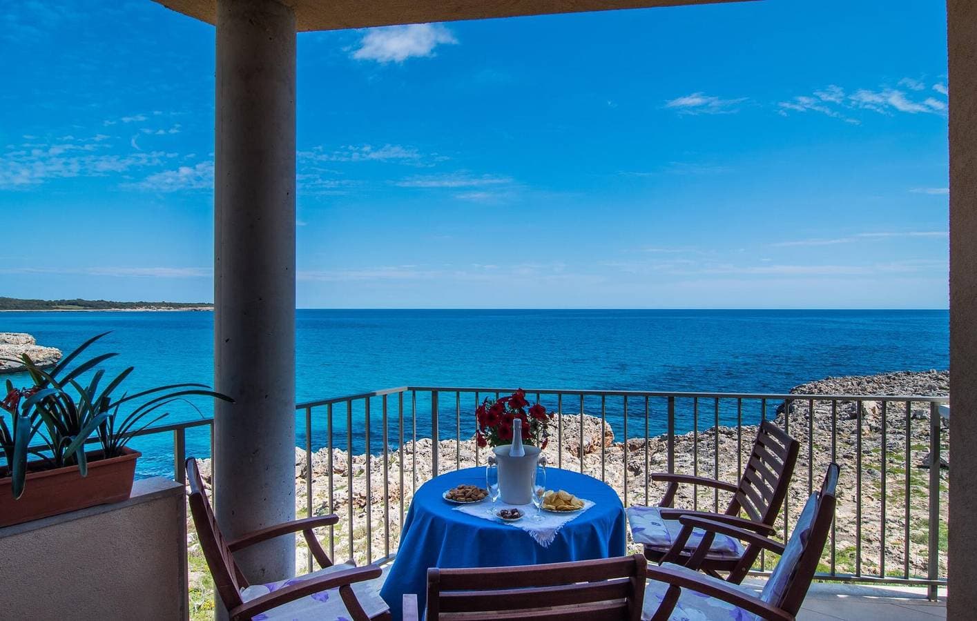 Foto 7 von 27: Meerblick-Apartment mit Terrasse, Küche, WiFi | 900m zum Strand