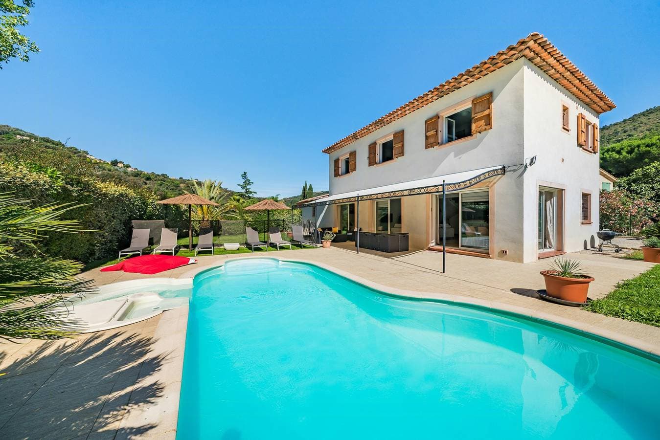 Villa mit Pool am Ufer der Siagne 1