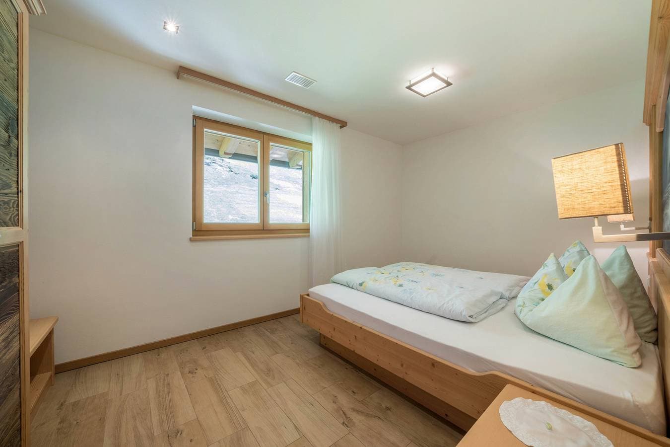 Foto 9 von 23: Ferienwohnung "Sonnenaufgang" mit Panoramablick auf die Berge, Balkon & Sauna