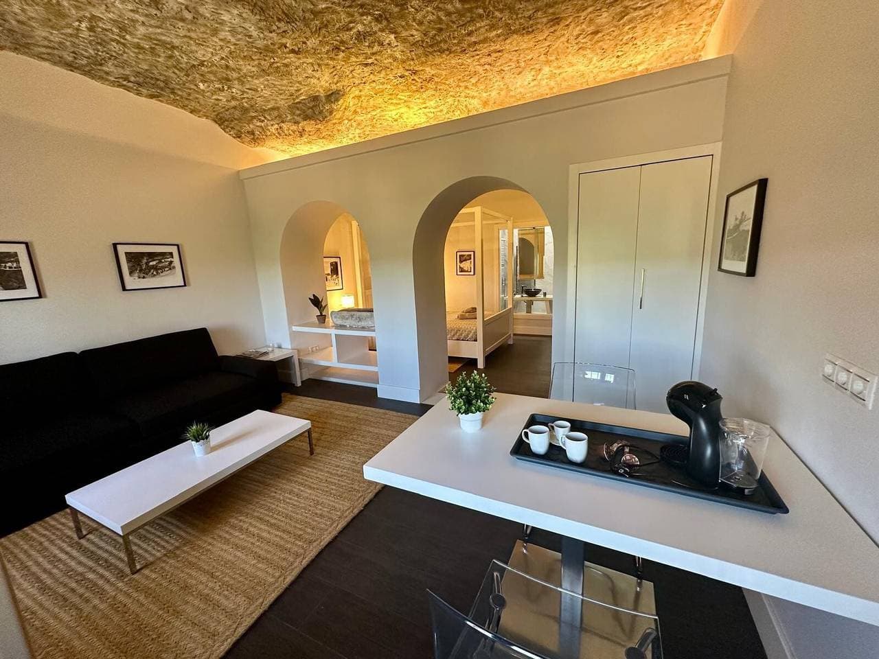 Foto 6 von 35: Zimmer 'Cueva 2' mit Bergblick, privatem Pool und WLAN