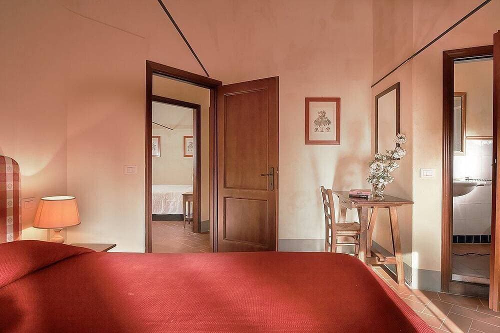 Foto 4 von 27: Casa Ramisia B: A characteristic and welcoming two-story apartment surrounded by a wonderful park, with Free Wi-Fi.