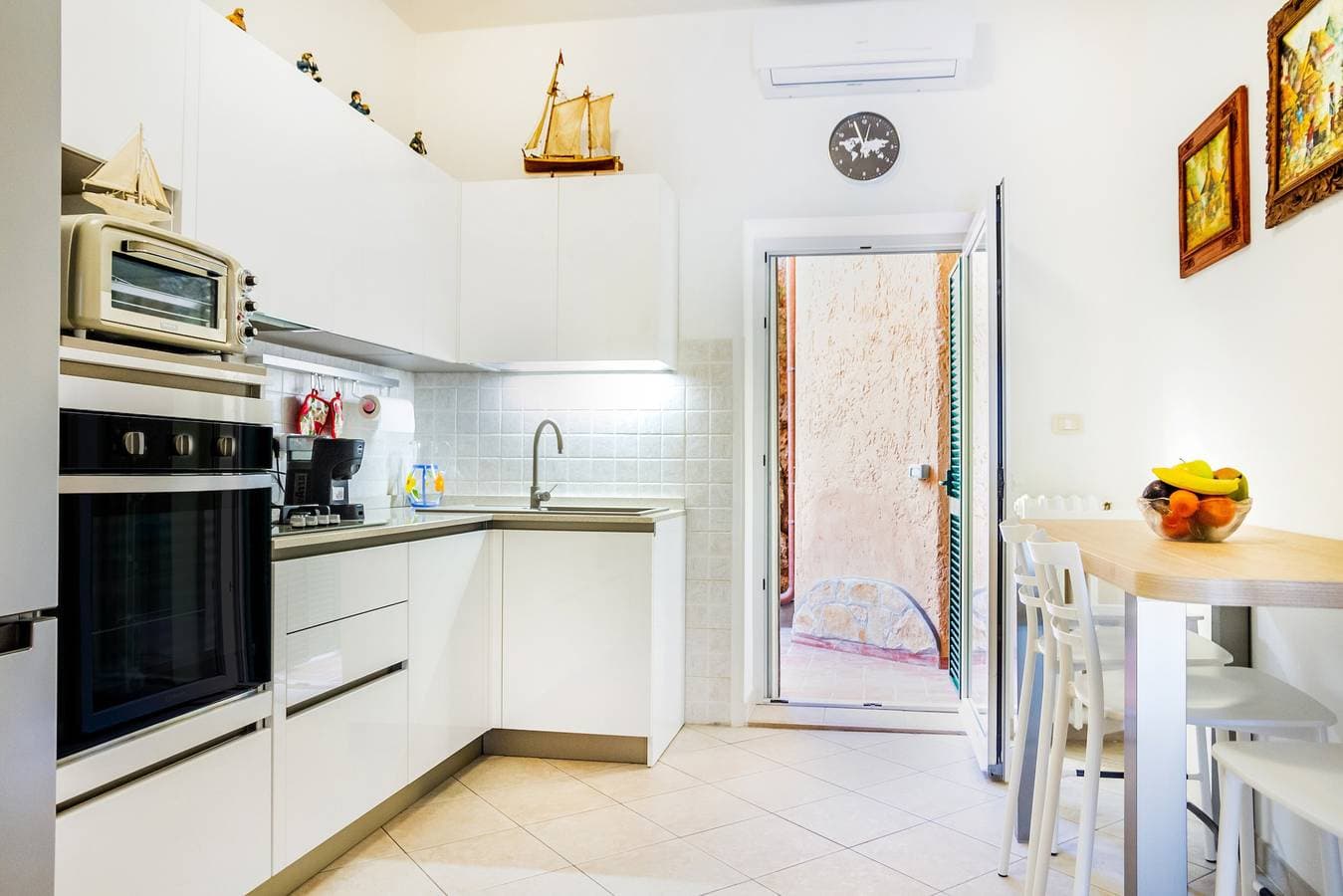 Foto 7 von 26: Ferienwohnung 'Onda D'Argento' mit privater Terrasse und Klimaanlage