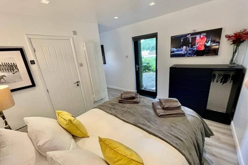 Foto 4 von 17: Luxury Lodge close to Clifton Suspension Bridge, hot tub. Sleeps 2 people.