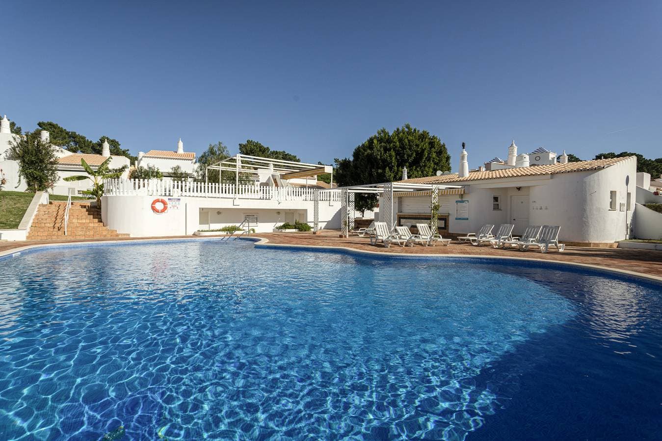 Foto 5 von 27: Vilamoura Eden Villas por Hopstays | Piscina & Golfe