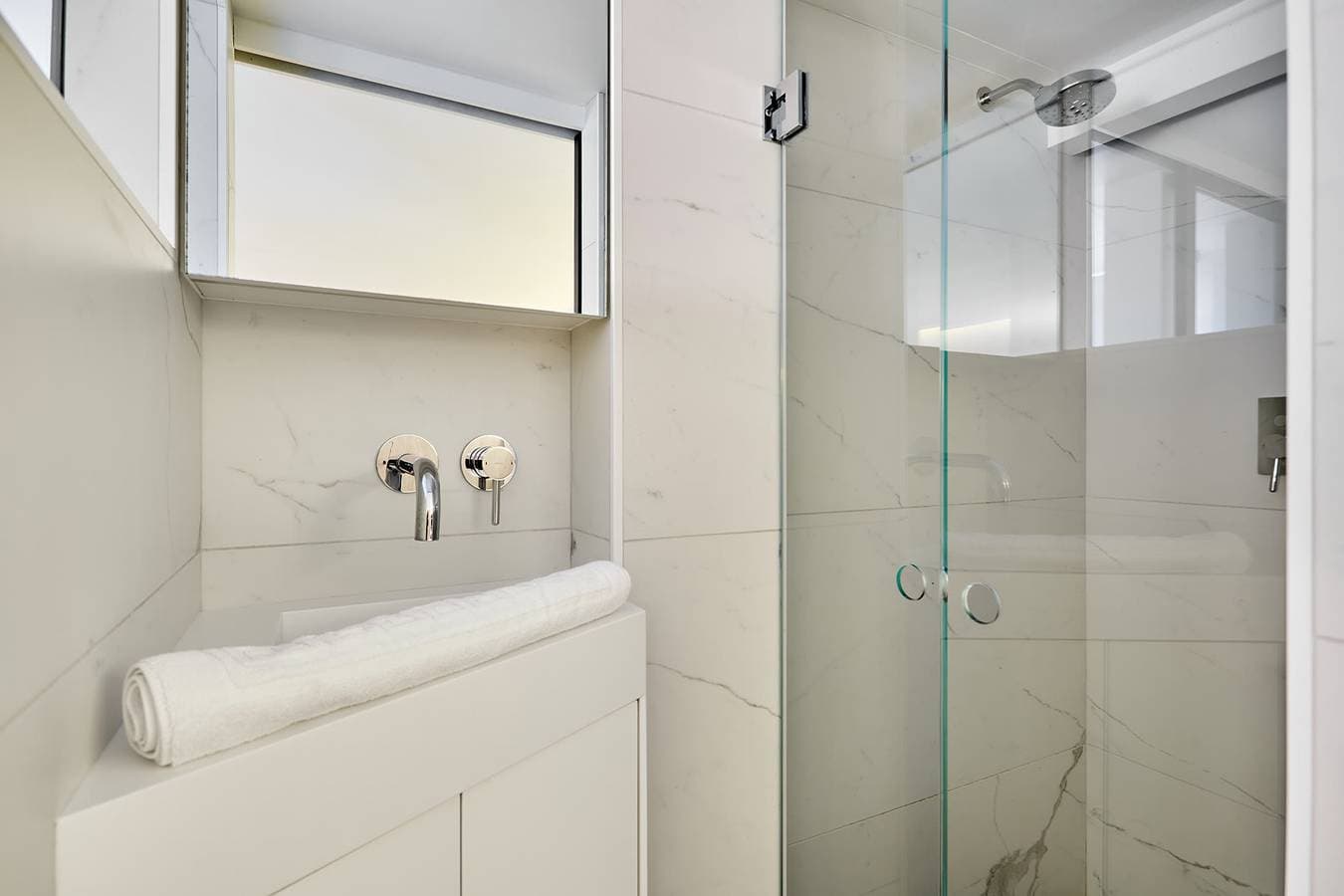 Foto 12 von 16: Charming Duplex Loft - Paris City Center