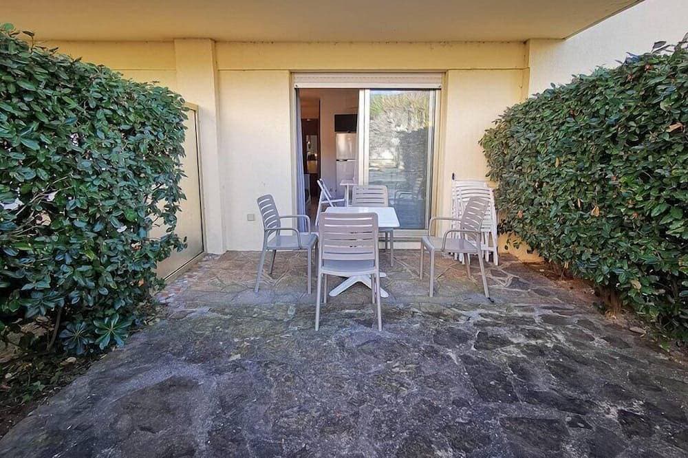 Foto 11 von 11: Prime location in The Lavandou, Studio to rent for 2 people, steps to the beach