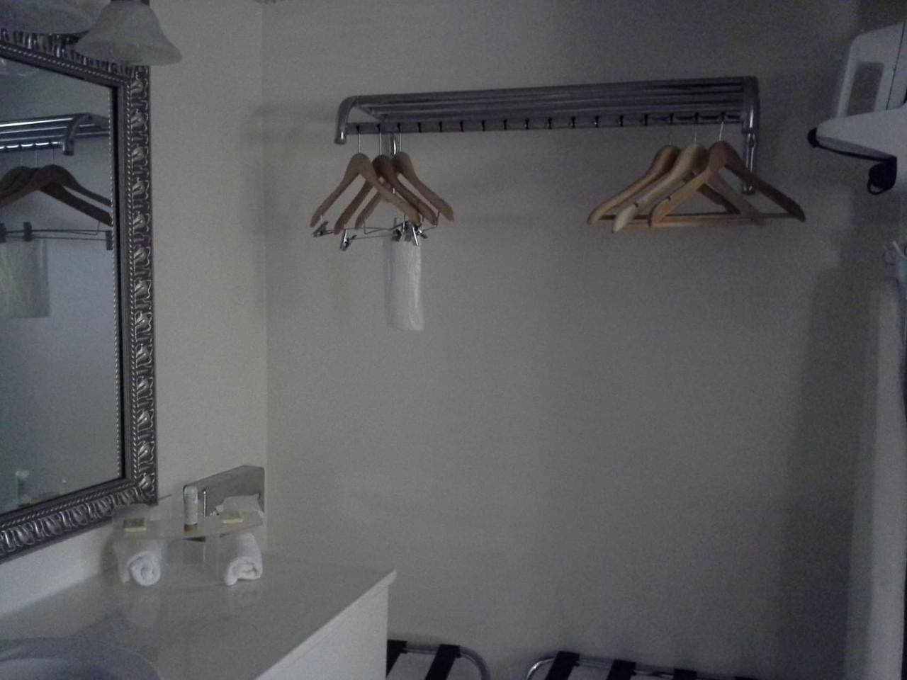 Foto 10 von 11: Deluxe Queen Room with Two Queen Beds -Disability Access - Non-Smoking