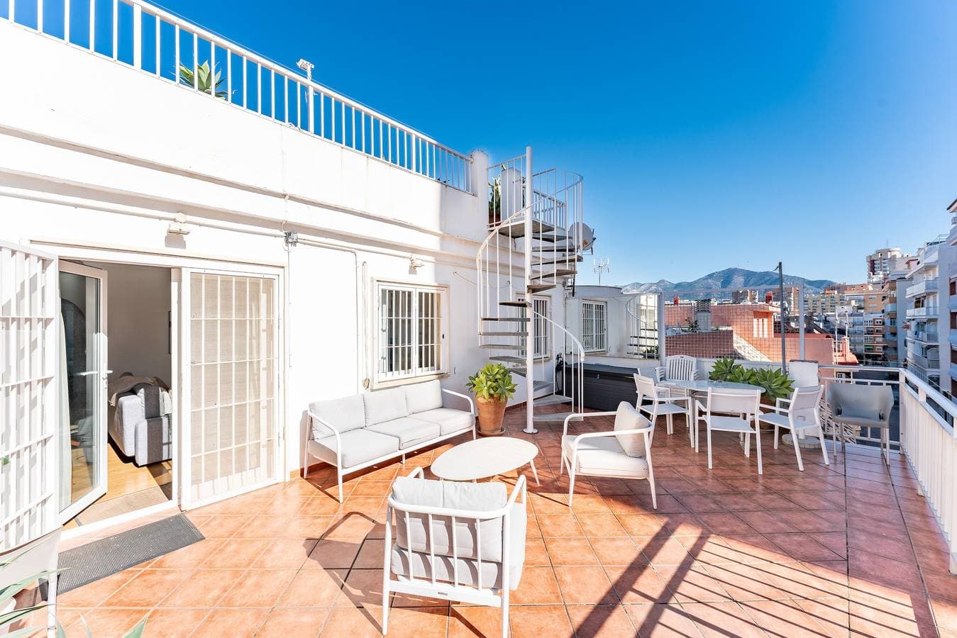 Foto 3 von 24: Penthouse in der Altstadt mit Panorama-Meer- und Bergblick, WLAN und Klimaanlage