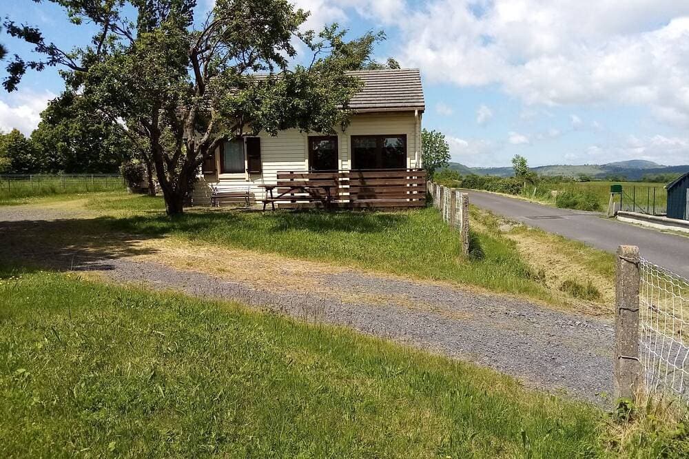 Foto 6 von 18: Chalet Neu, grüner Ort, Natur, Ruhe, in Auvergne, Massive von Sancy gesehen