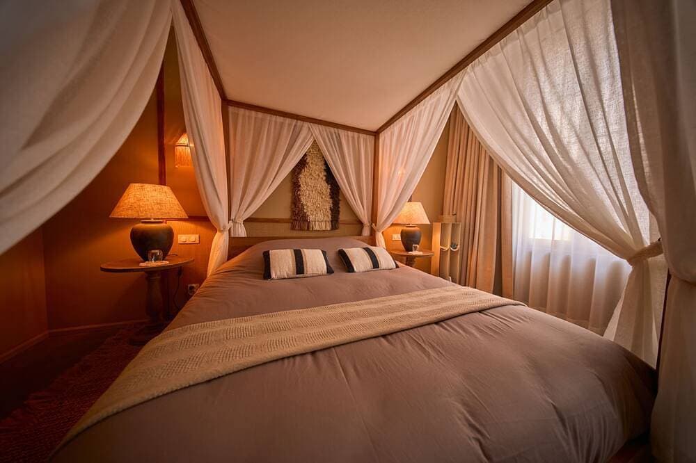 Foto 4 von 21: Bahia Suite • Private Jacuzzi & Air Conditioning in the Heart of Downtown Cognac