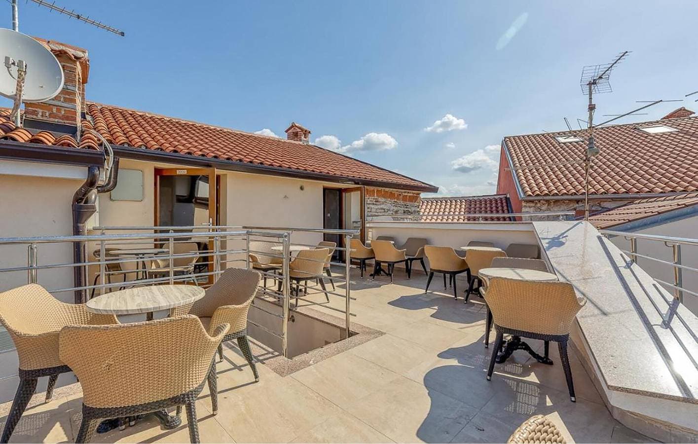 Foto 7 von 18: Gemütliches Apartment mit Meerblick: WLAN, Klimaanlage, Terrasse und 500 m zum Strand