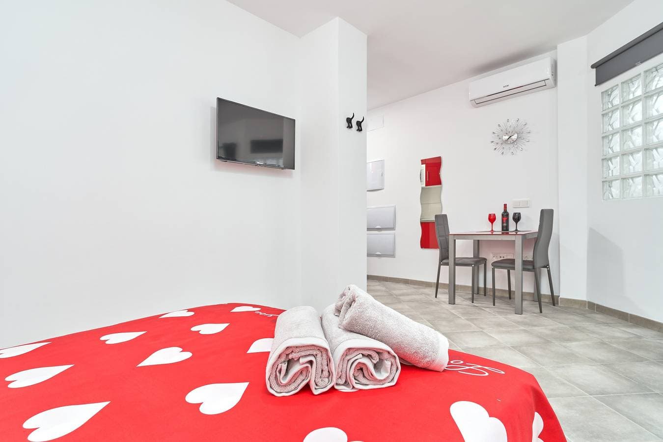 Foto 9 von 27: Einzimmerapartment "Nerja Boutique Sweet Corner B3" mit Gemeinschaftspool und WLAN