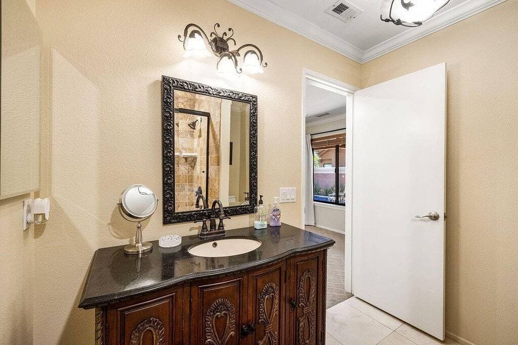 Foto 6 von 15: Beautiful condo at the Oasis Palm Desert. Golf and community pool