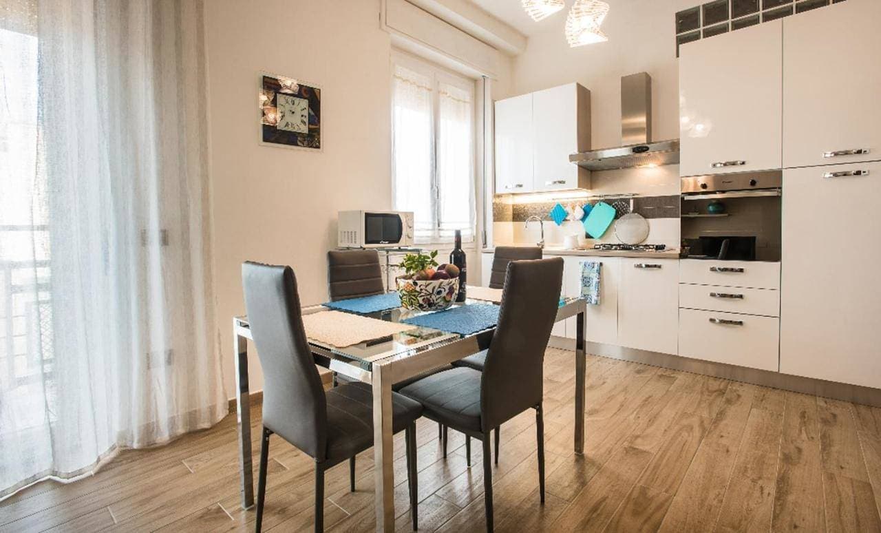 Foto 5 von 55: Two-Bedroom Apartment