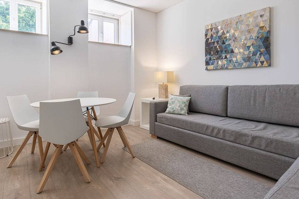 Garcia 28 | Apartment 0B by LovelyStay 1