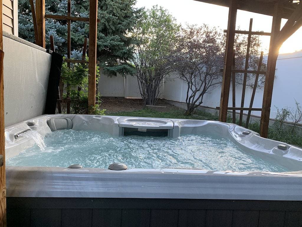 Foto 5 von 42: The Hidden Gem House- 3 Bedroom house with hot tub