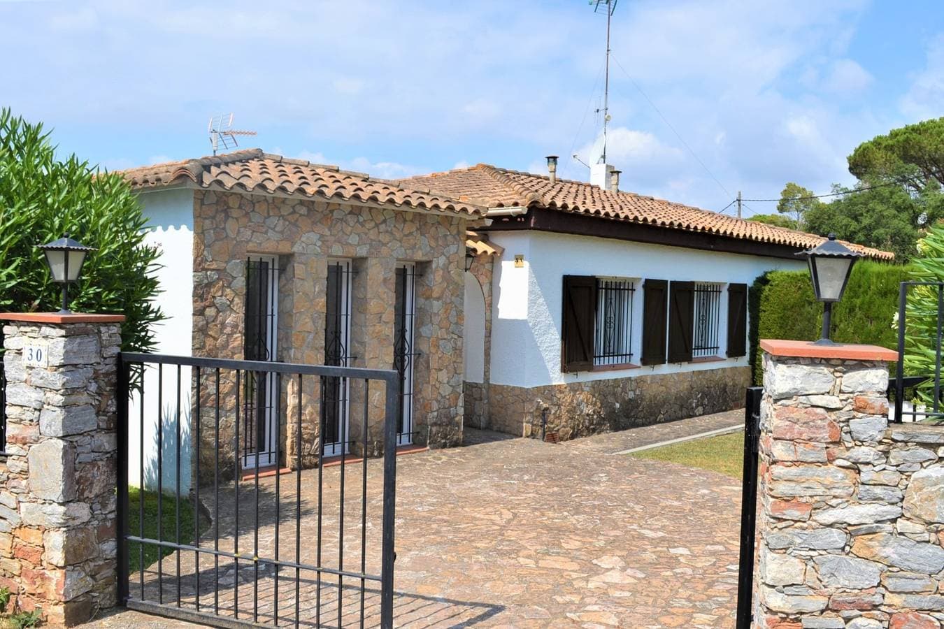 House: las flores 2704A, Begur 1