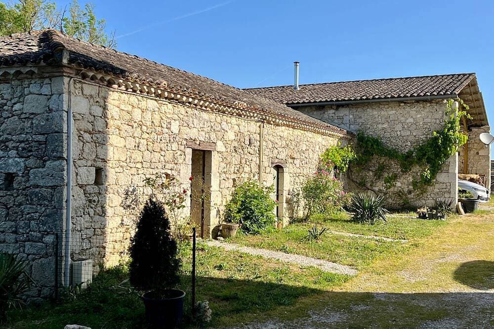 Foto 13 von 22: Gemütliches, ruhiges Steinhaus mit Pool und privatem Garten