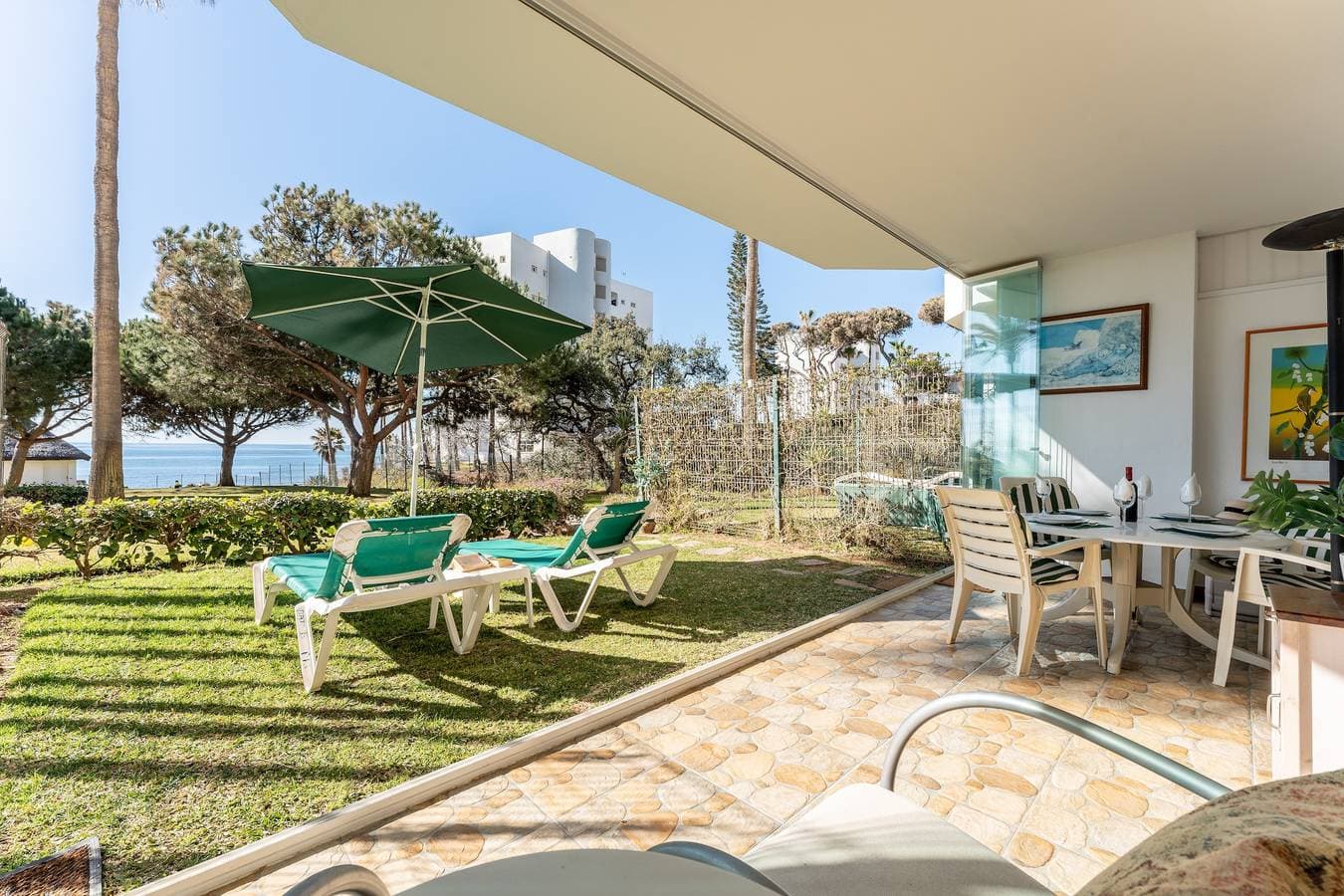 Foto 2 von 27: Ferienwohnung "Mi Capricho Beachfront Apt" mit WLAN und Gemeinschaftspool